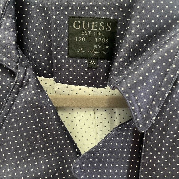 Guess trench coat. Not waterproof. Worn a few times. - Picture 9 of 11